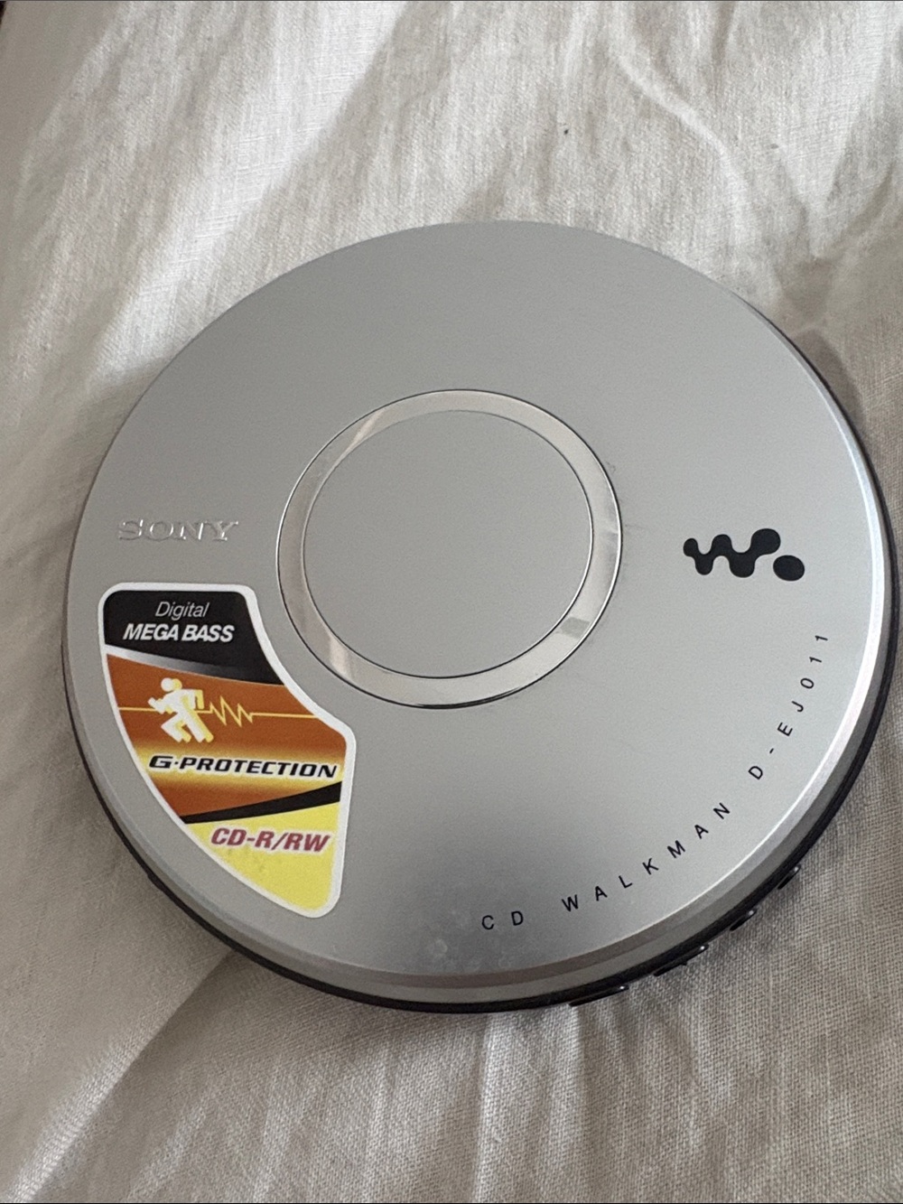Sony Silver Portable CD Walkman with Mega Bass (CD-R/RW)